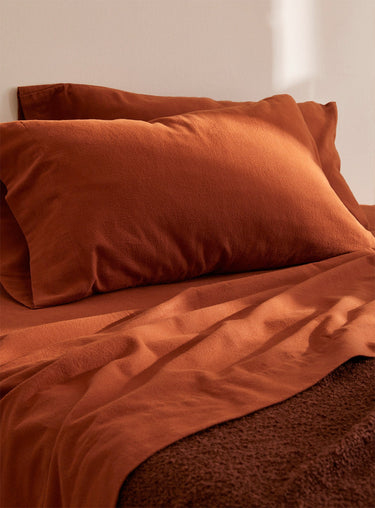 Solid flannel sheet set